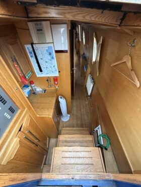 Myemvee – 70ft Semi Traditional